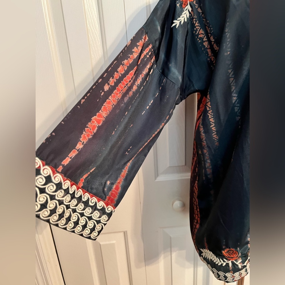 Caite and Kyla Brielle Polysilk Embroidered Blouse. Size Small- Oversized - Picture 5 of 11